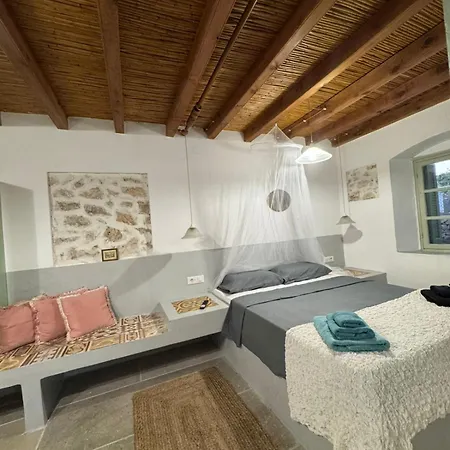 Vakantiehuis Petrino 1 - Traditional Lerian House