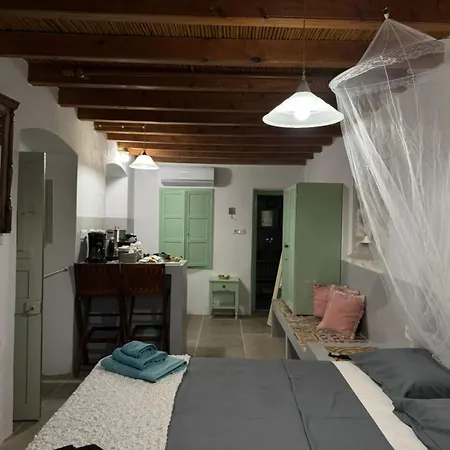 Petrino 1 - Traditional Lerian House Vakantiehuis Vromolithos