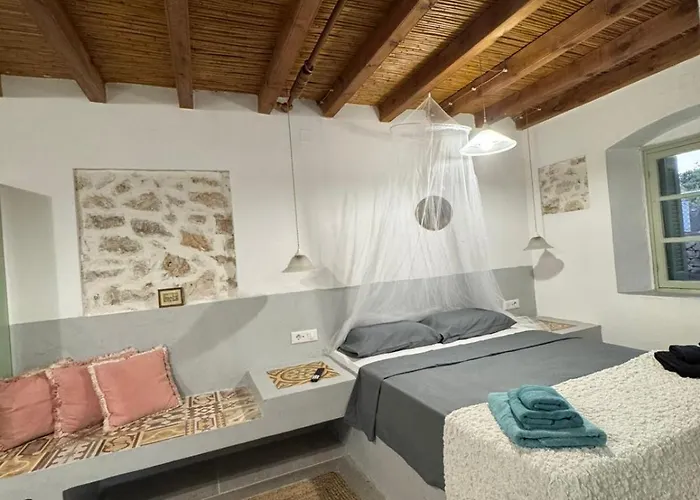 Vakantiehuis Petrino 1 - Traditional Lerian House