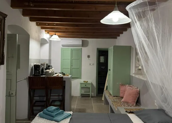 Petrino 1 - Traditional Lerian House Vakantiehuis Vromolithos