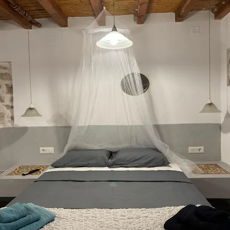 Holiday home Petrino 1 - Traditional Lerian House Vromolithos