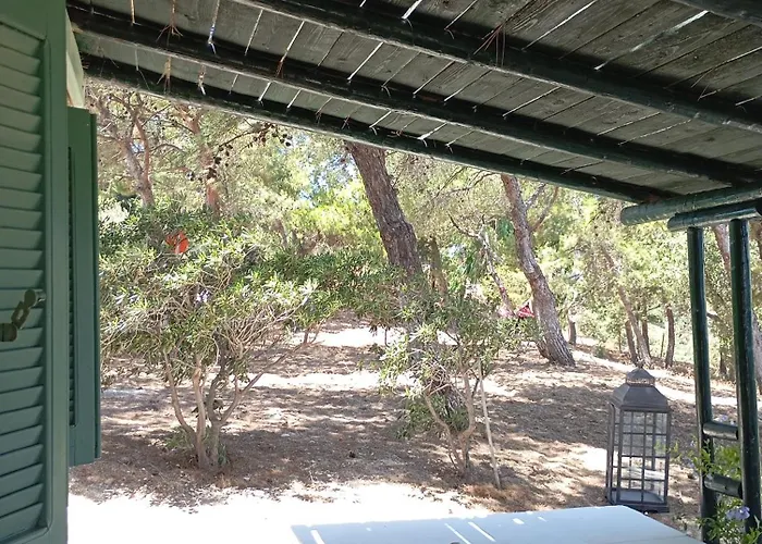 Petrino 1 castle vigla * Vromolithos